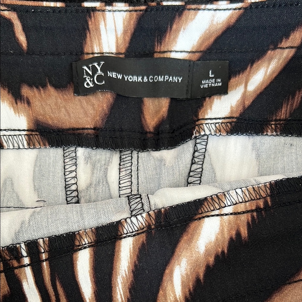 Women's Animal Print Slip-on Shorts - Picture 2 of 3